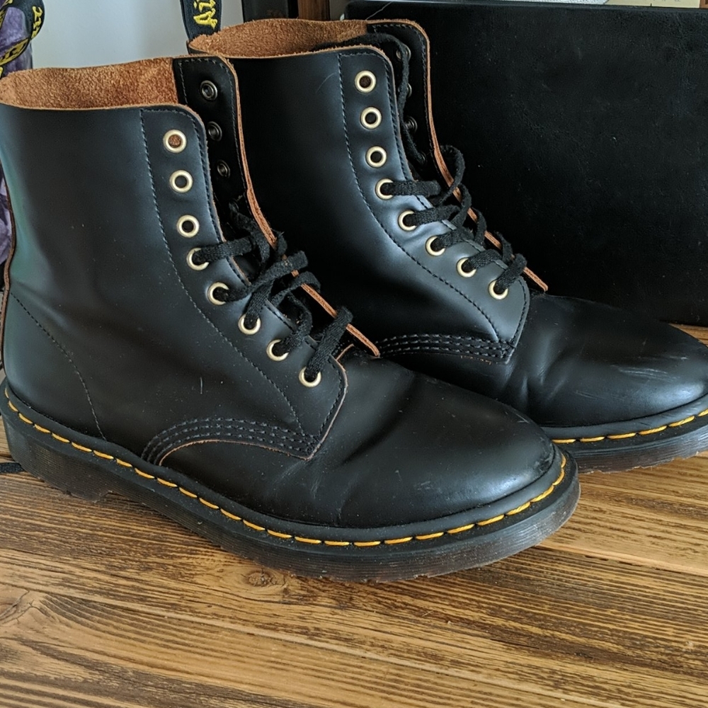 Men's Black Doc Martens - size 9